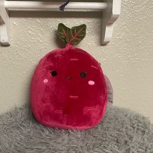 Claudia Beet Squishmallows